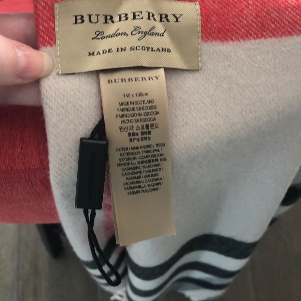 ⭐️ Burberry cashmere cape - Picture 6 of 8